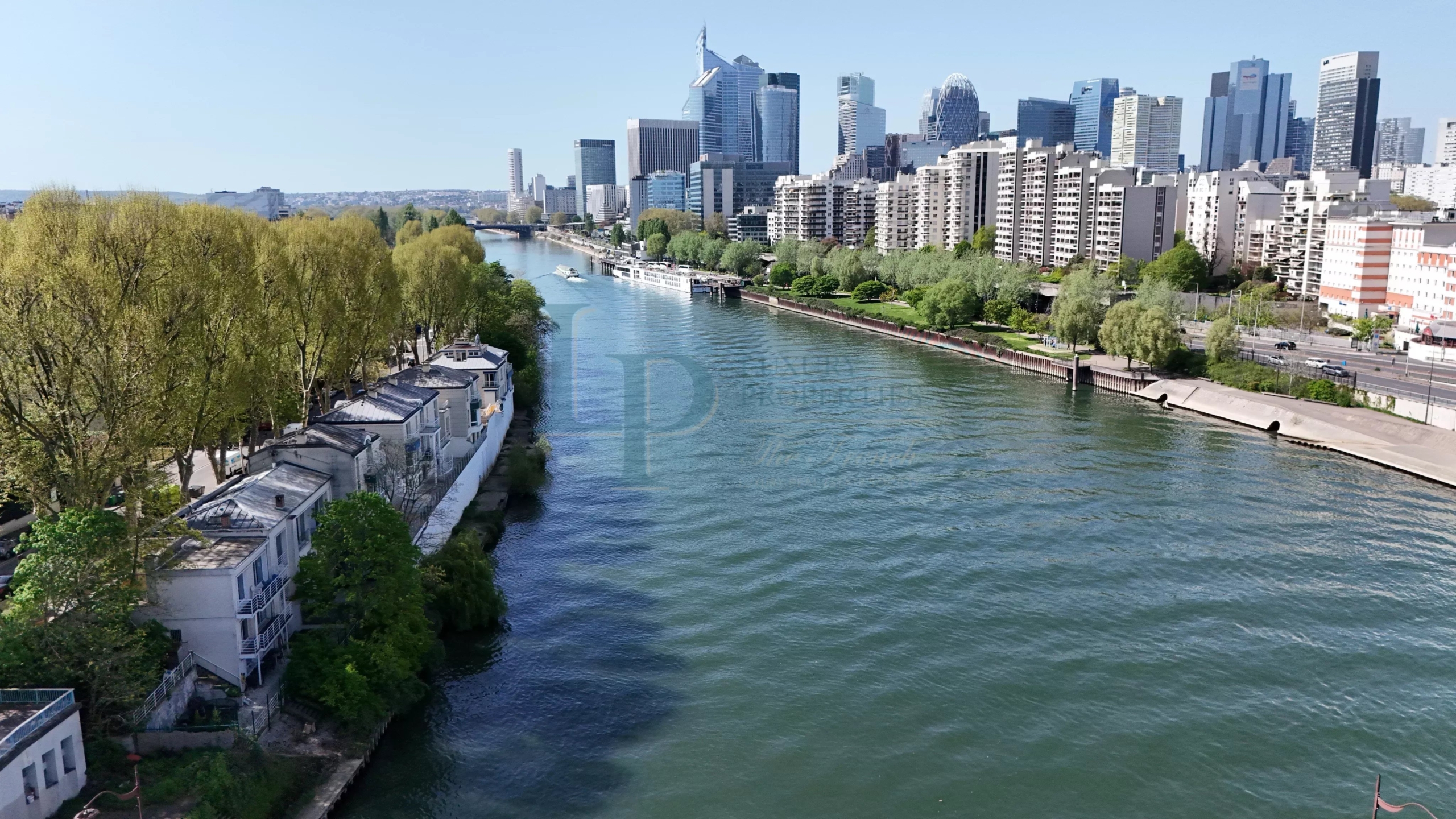 NEUILLY-SUR-SEINE – BORDS DE SEINE – Vue panoramique – Rénovation d’exception – Prestations ultra premium