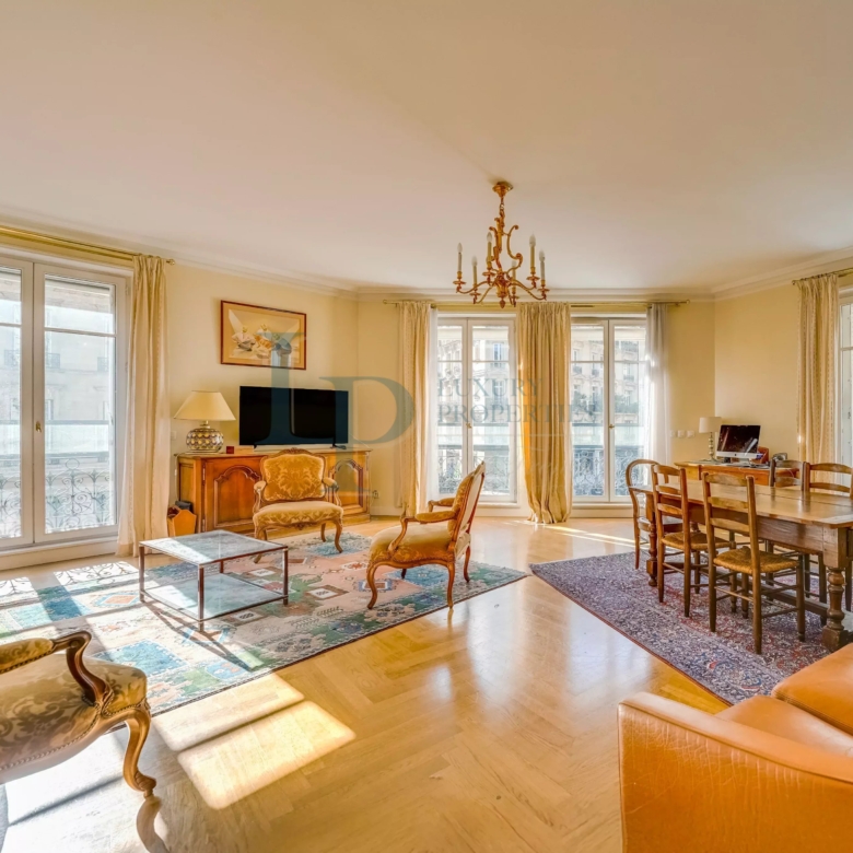 Exclusivité I Paris 17ème I Parc Monceau I Appartement 5 pièces I 120 m2 I 3 chambres I Plein Sud I Cave I Parking