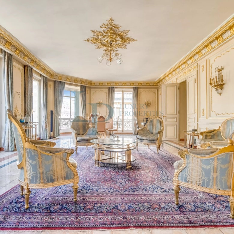 PARIS VIII – TRIANGLE D’OR | APPARTEMENT DE RÉCEPTION – 184 M²