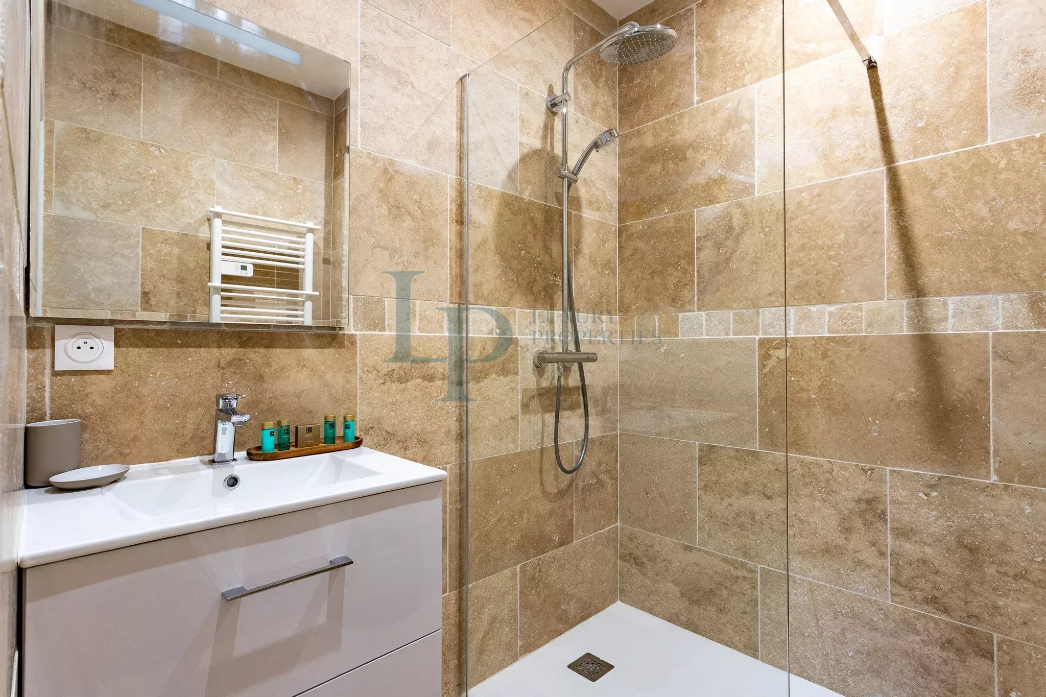 APPARTEMENT 3 PIÈCES MEUBLÉ AVEC TERRASSE DE 91M²– LE PYLA-SUR-MER