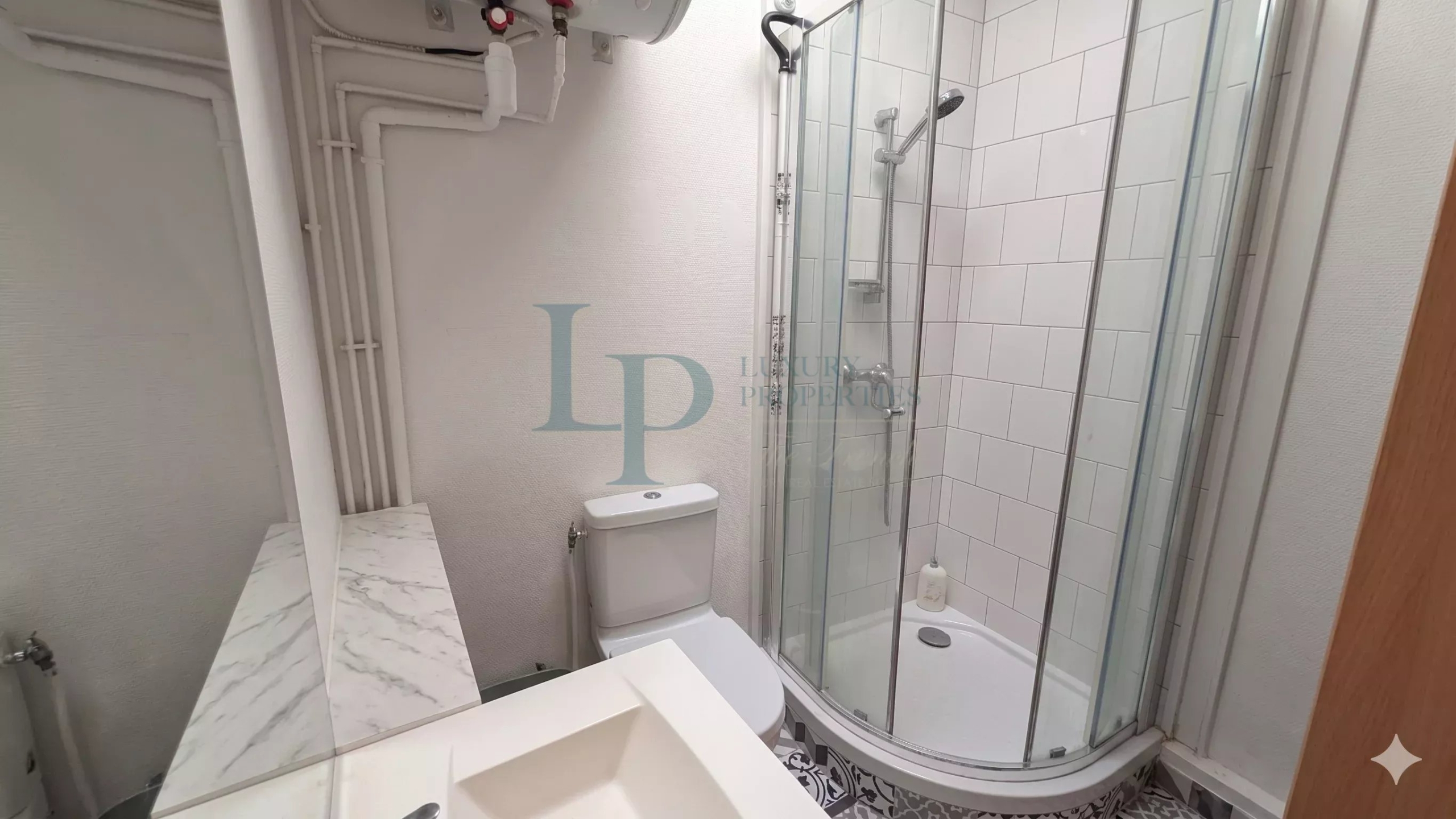 Chambre de service avec salle d’eau – Triangle d’or