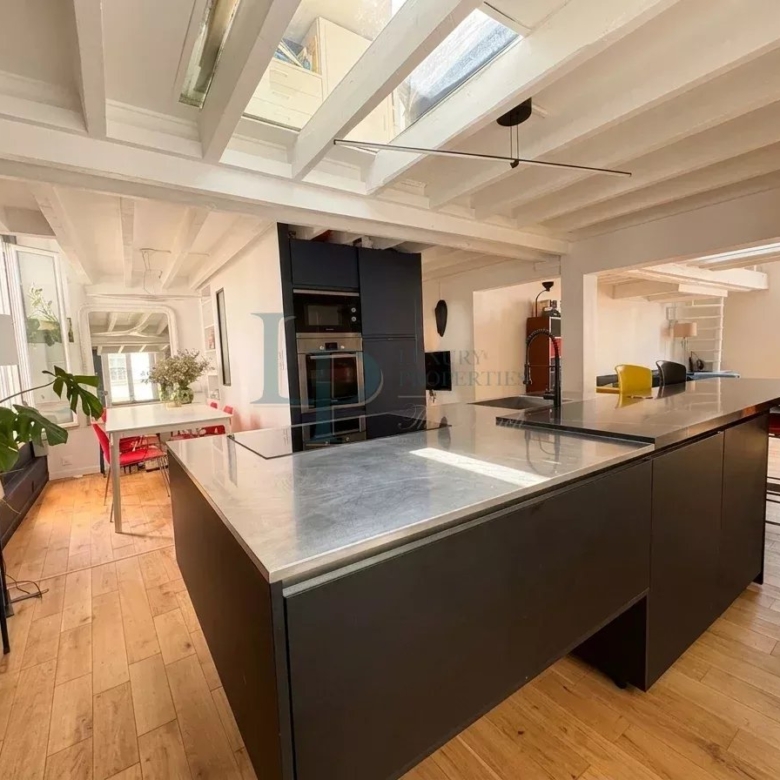 Paris VI/Rue de Sèvres – Duplex d’exception – Dernier étage