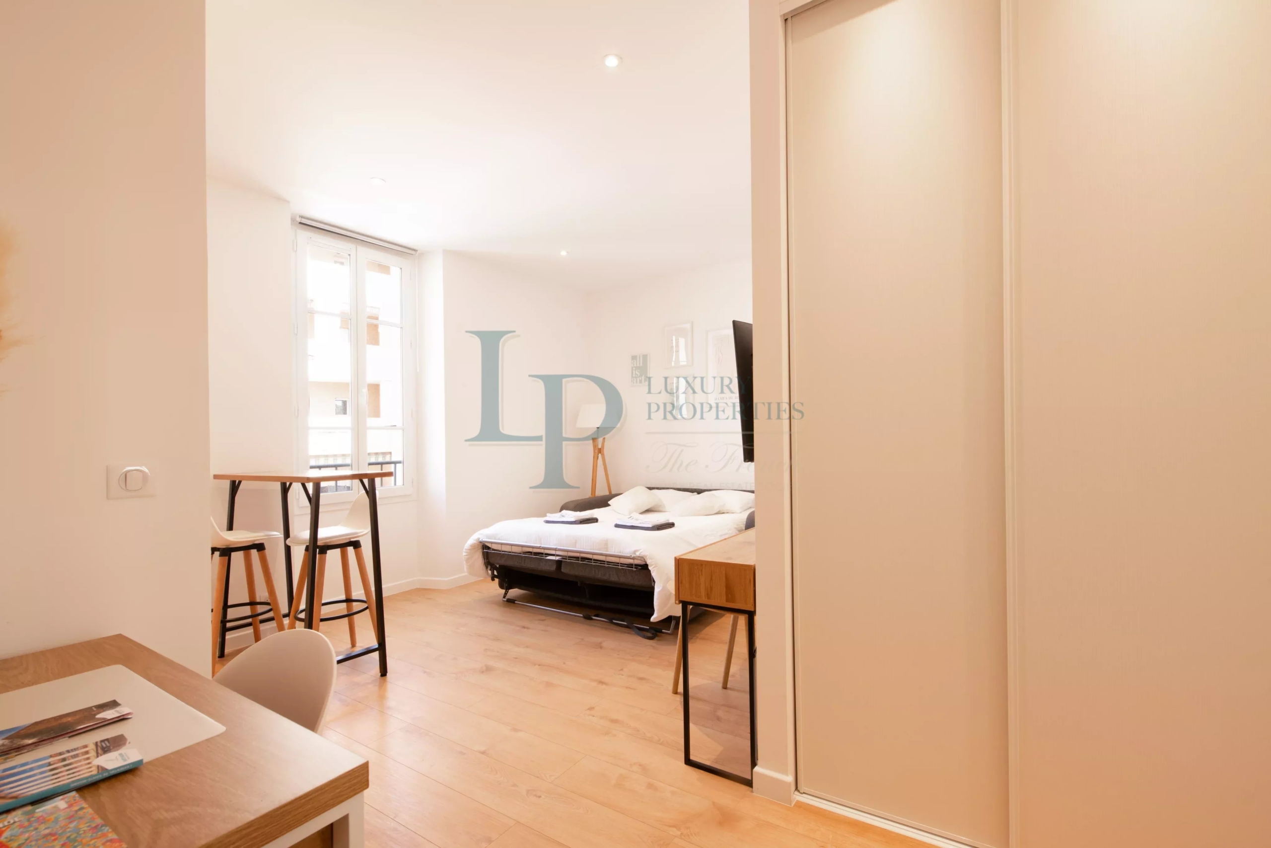 IDÉAL INVESTISSEUR – IMMEUBLE MEUBLÉ À FORT RENDEMENT AU CŒUR DE SAINTE-MAXIME