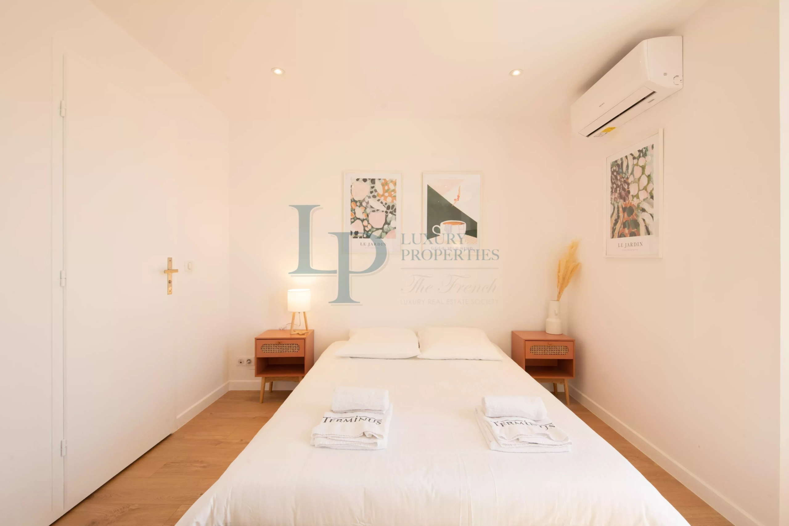 IDÉAL INVESTISSEUR – IMMEUBLE MEUBLÉ À FORT RENDEMENT AU CŒUR DE SAINTE-MAXIME