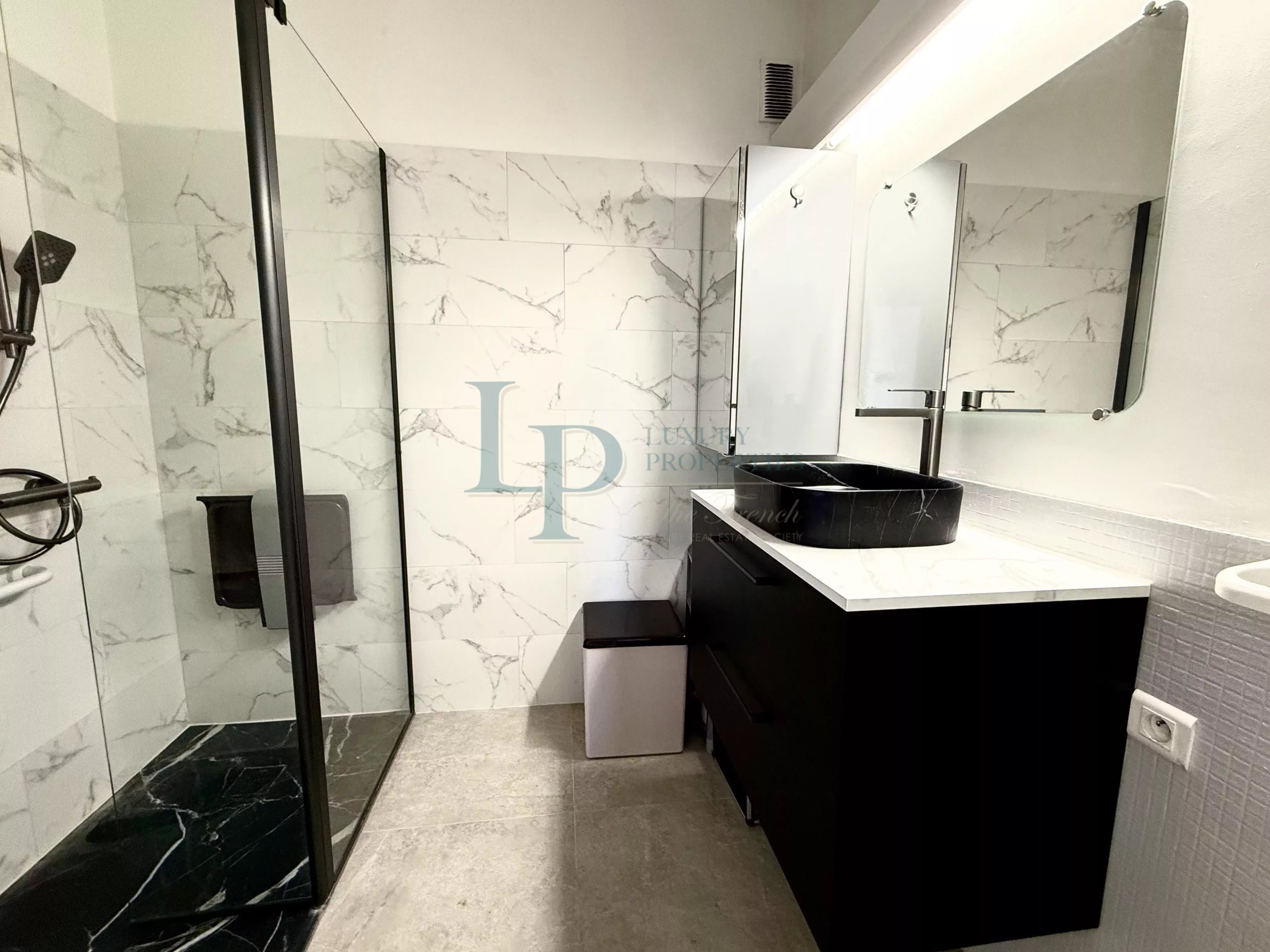 Appartement lumineux à Antibes avec piscine et tennis