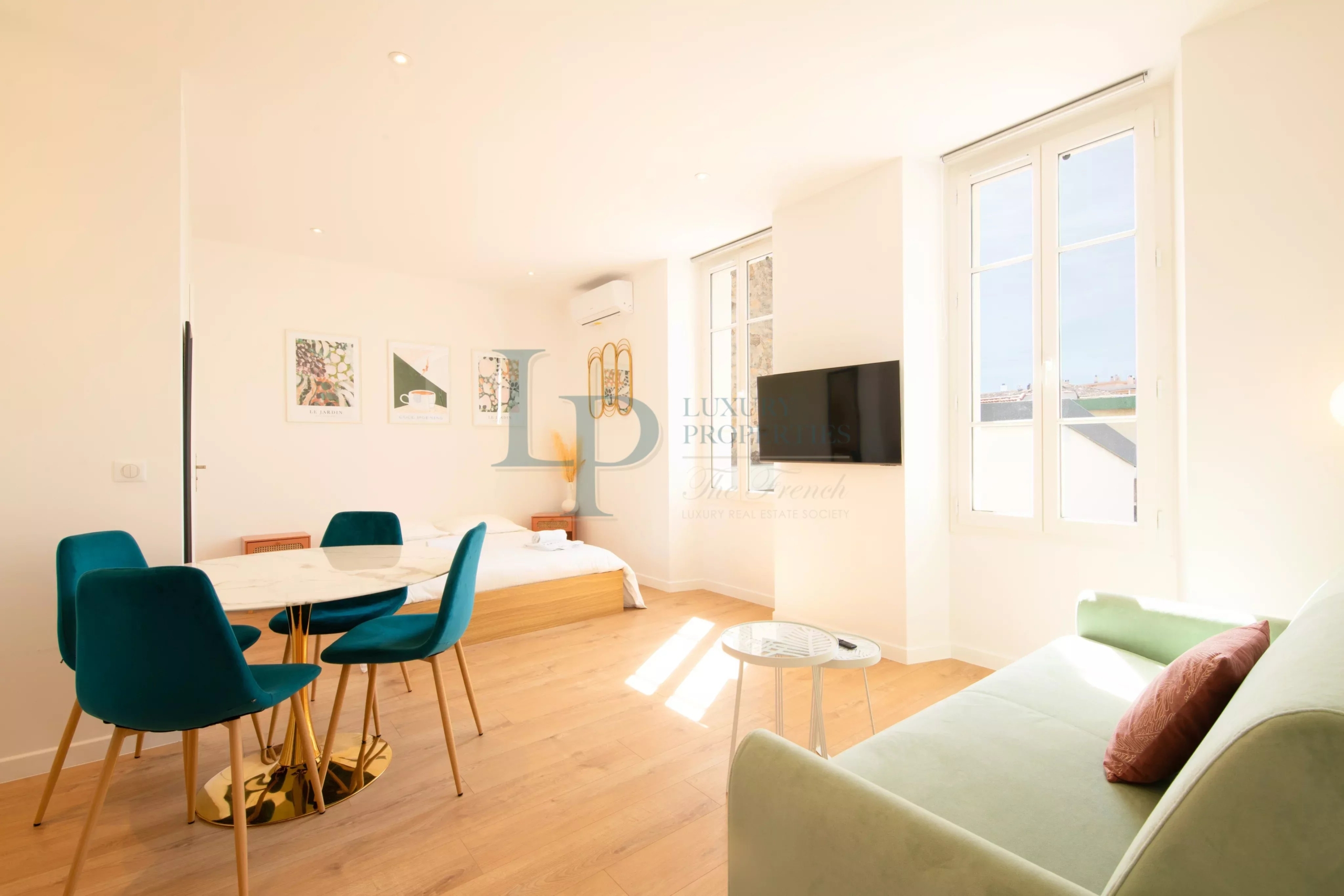 IDÉAL INVESTISSEUR – IMMEUBLE MEUBLÉ À FORT RENDEMENT AU CŒUR DE SAINTE-MAXIME