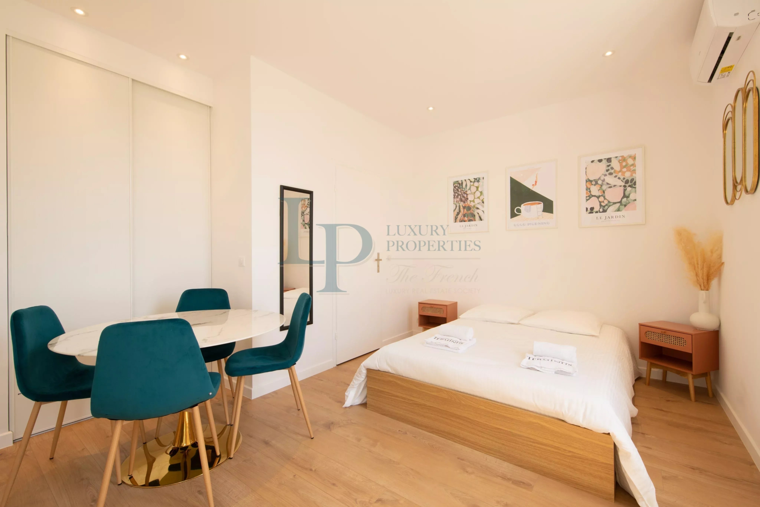 IDÉAL INVESTISSEUR – IMMEUBLE MEUBLÉ À FORT RENDEMENT AU CŒUR DE SAINTE-MAXIME