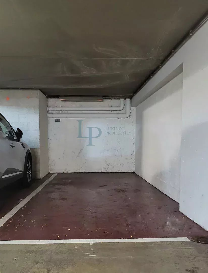 LOCATION EMPLACEMENT DE PARKING RUE DE BERRI 75008 PARIS