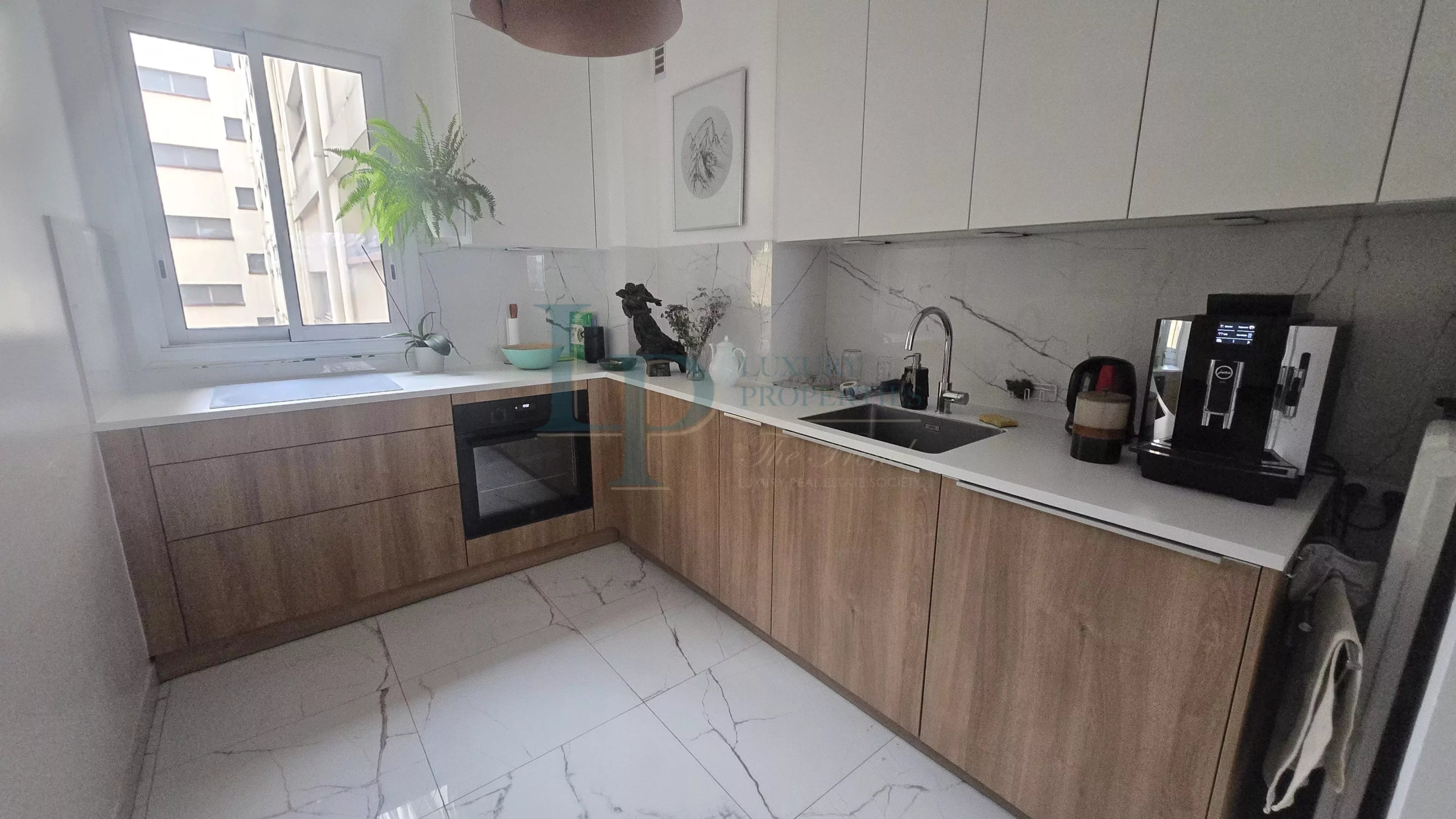 Appartement spacieux  5 pièces Vue Tour Eiffel et dégagée
