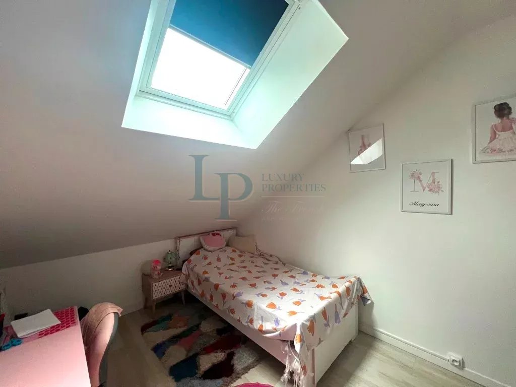 Maison 5 pièces 130 m² et dépendance 50 m² sur terrain de 1165 m² située à Paron