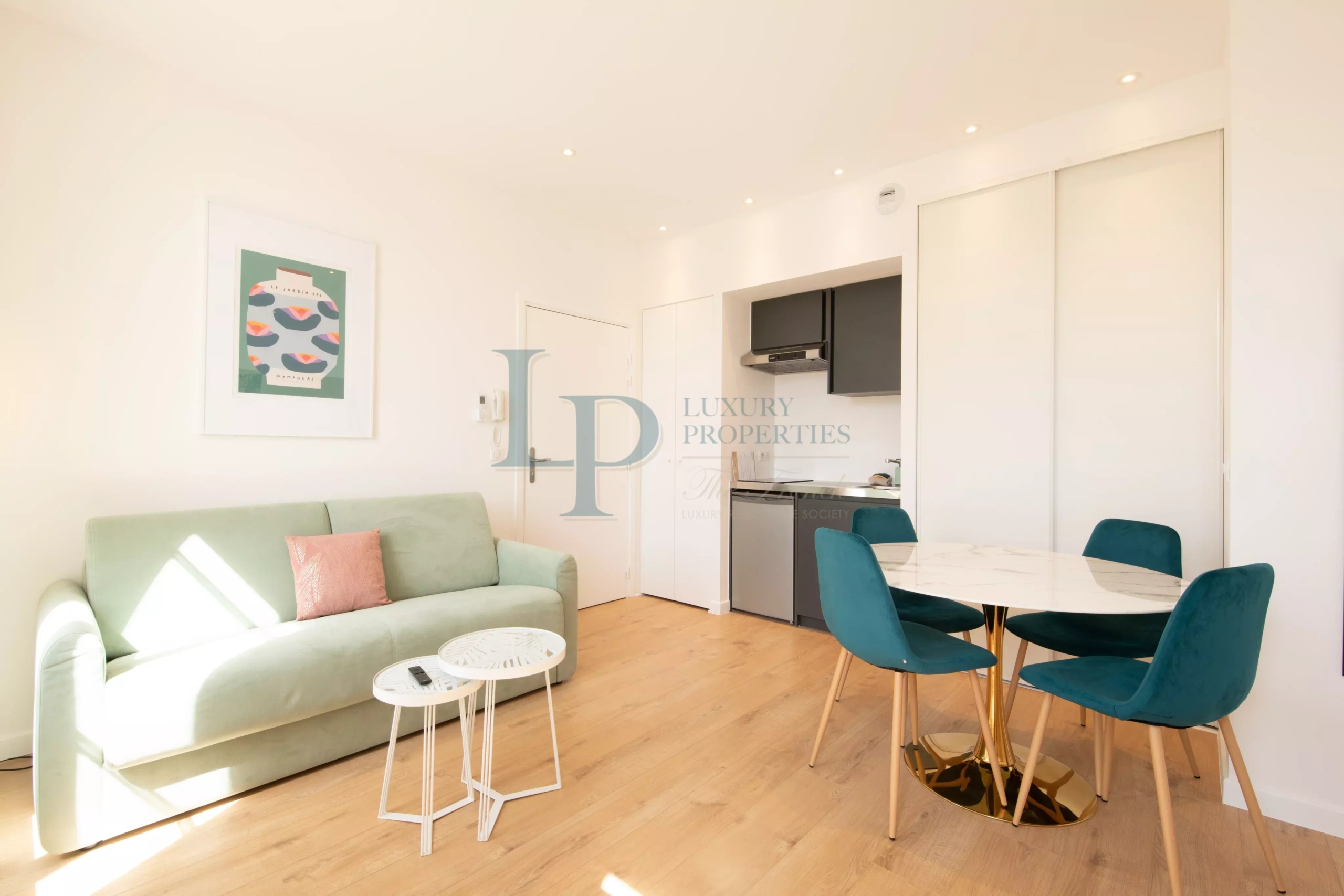 IDÉAL INVESTISSEUR – IMMEUBLE MEUBLÉ À FORT RENDEMENT AU CŒUR DE SAINTE-MAXIME