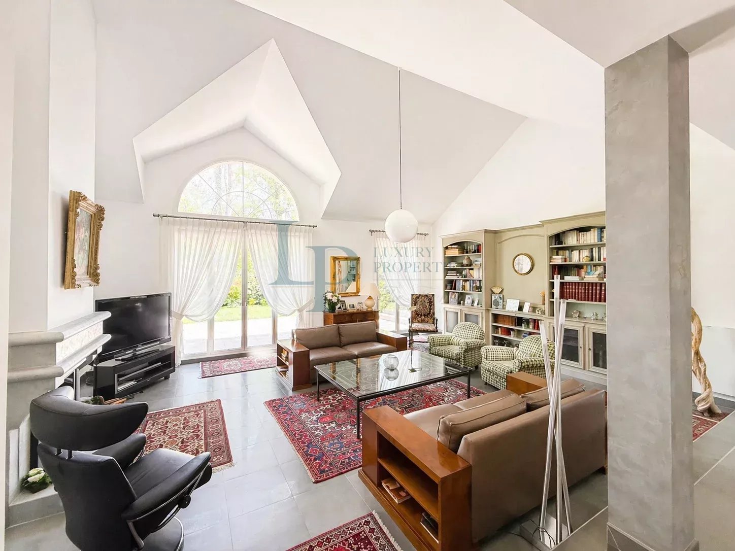 Maison – 8 pièces 270 m² – Ozoir-La-Ferrière (77330)