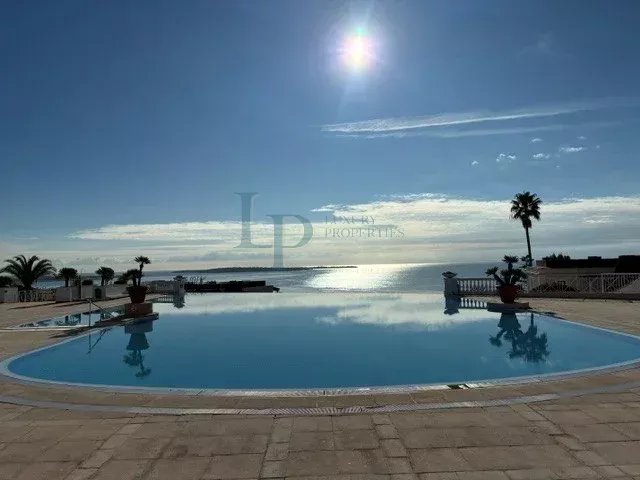 Villa of the Painters Neighborhood of La Croix des Gardes — in the heart of the Cannes pine forest