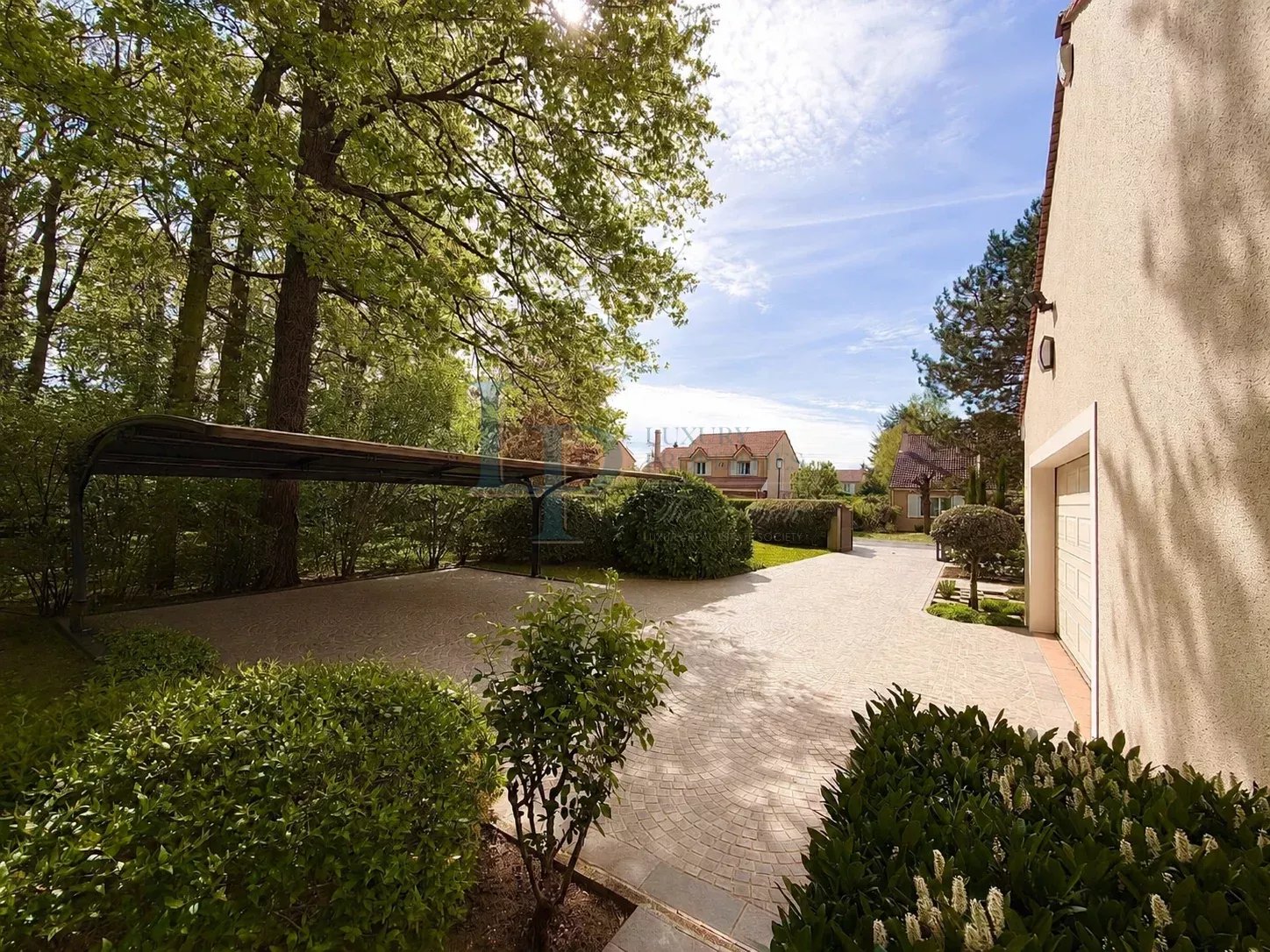 Maison – 8 pièces 270 m² – Ozoir-La-Ferrière (77330)