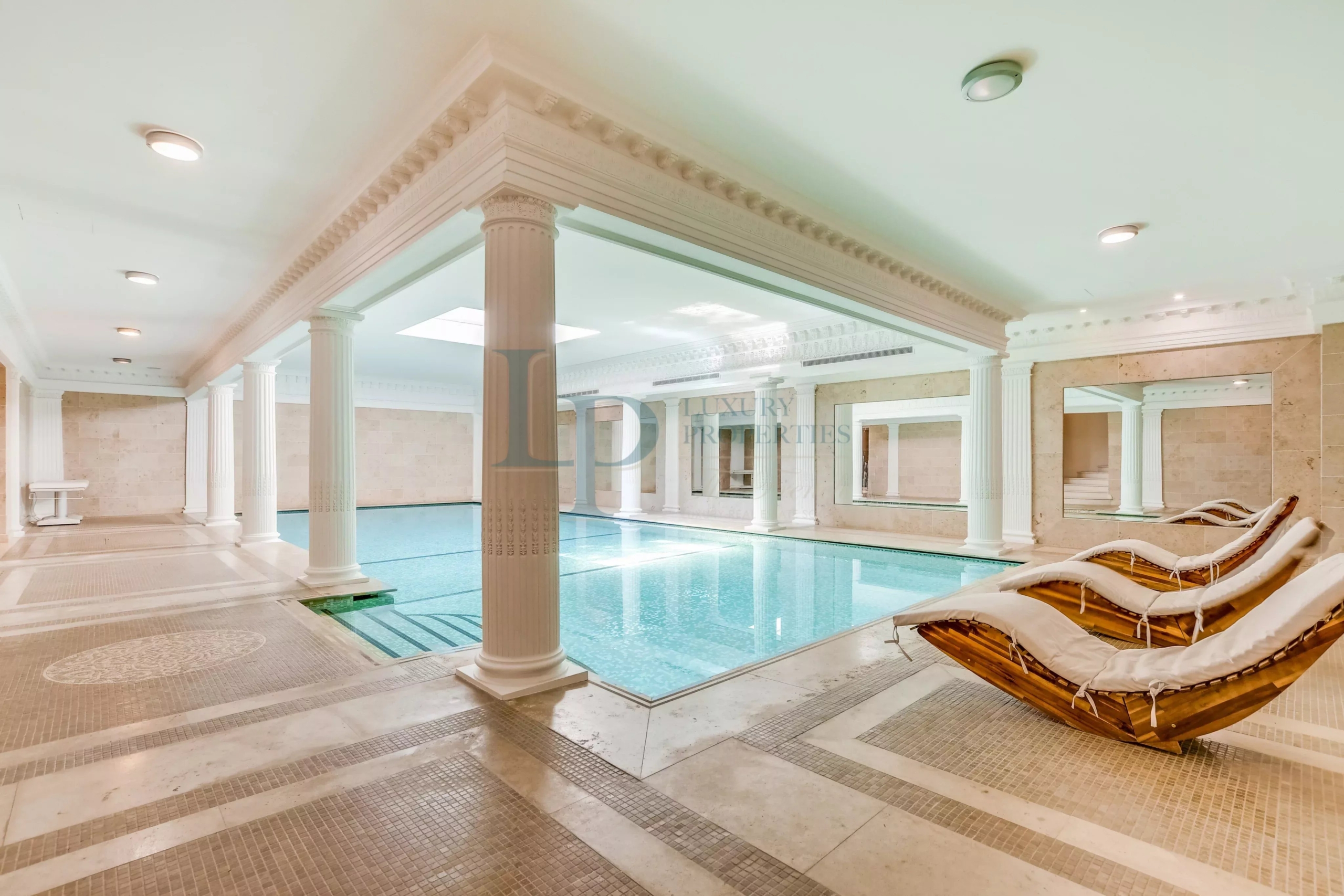 NEUILLY-SUR-SEINE – UN HÔTEL PARTICULIER D’EXCEPTION AU CŒUR D’UN ENVIRONNEMENT PRIVILÉGIÉ – JARDIN – PISCINE