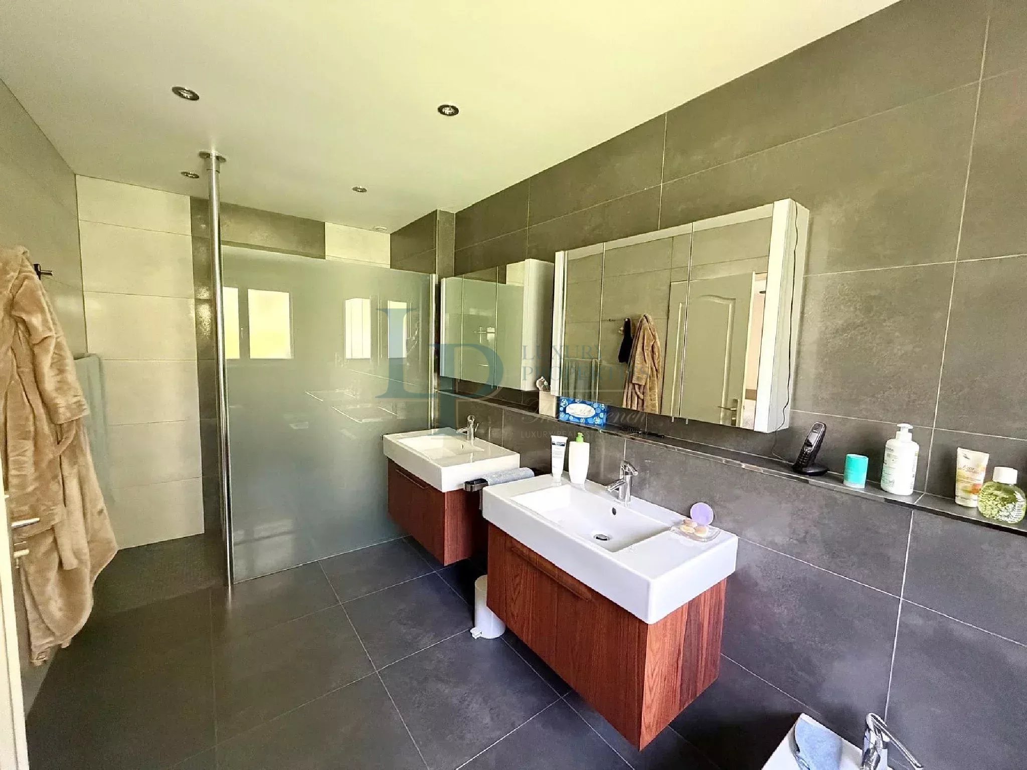 Maison – 8 pièces 270 m² – Ozoir-La-Ferrière (77330)