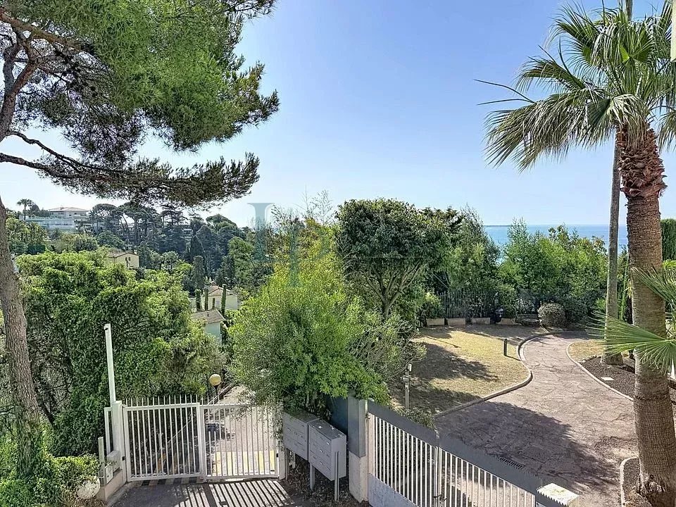Villa of the Painters Neighborhood of the Cross of Gardens — in the heart of the Canne pine forest