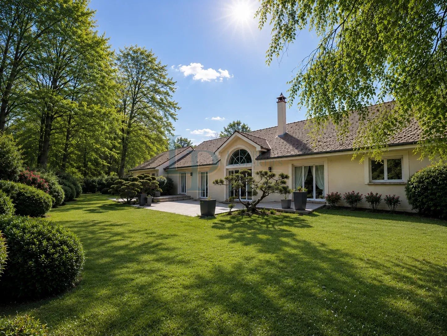 Maison – 8 pièces 270 m² – Ozoir-La-Ferrière (77330)