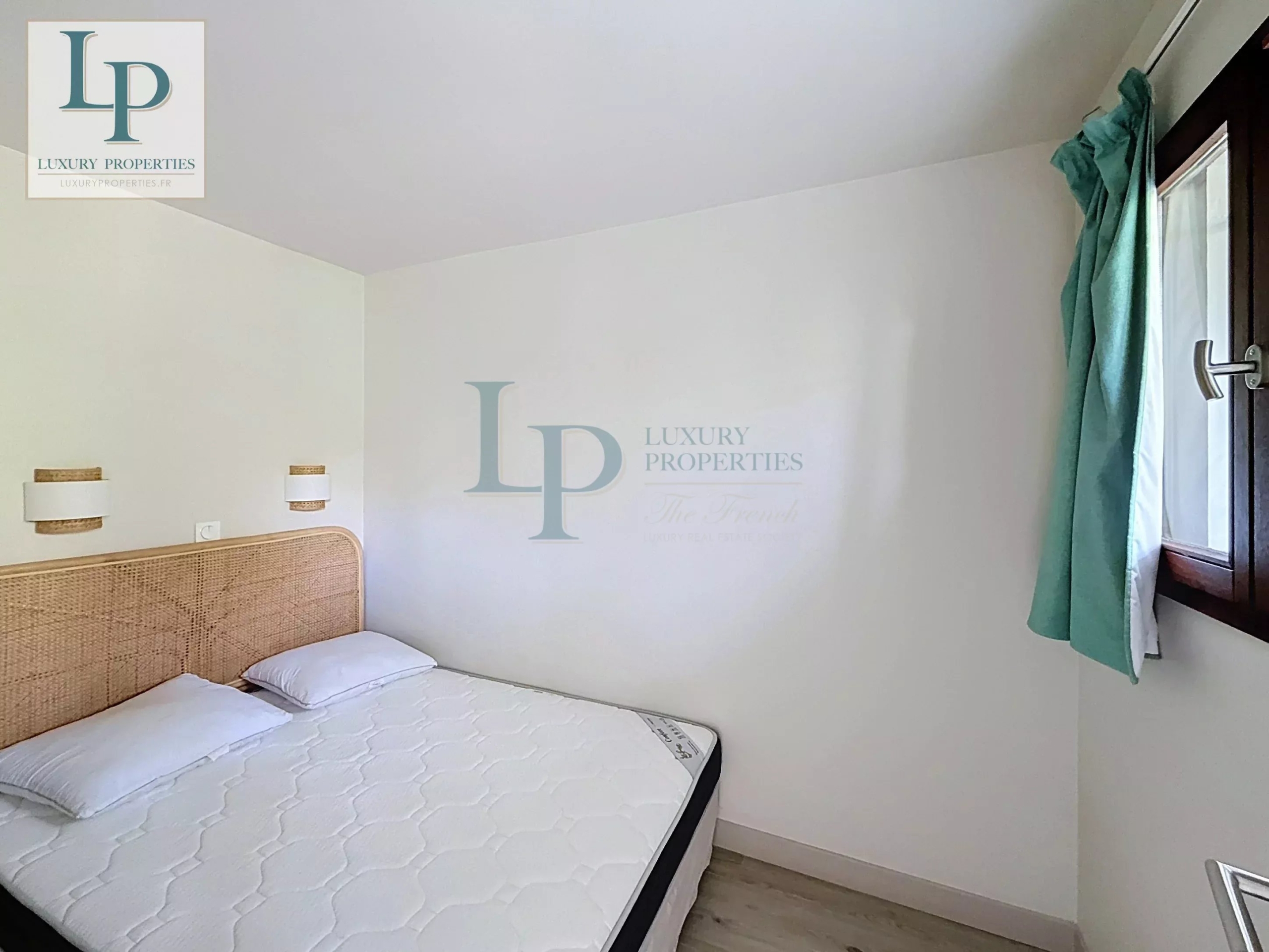 Villa of the Painters Neighborhood of La Croix des Gardes — in the heart of the Cannes pine forest