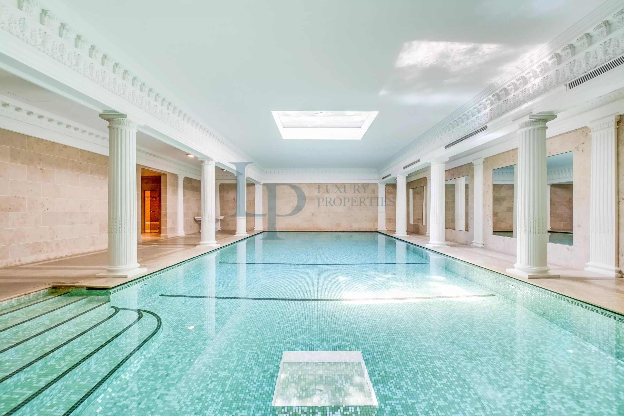 NEUILLY-SUR-SEINE – UN HÔTEL PARTICULIER D’EXCEPTION AU CŒUR D’UN ENVIRONNEMENT PRIVILÉGIÉ – JARDIN – PISCINE