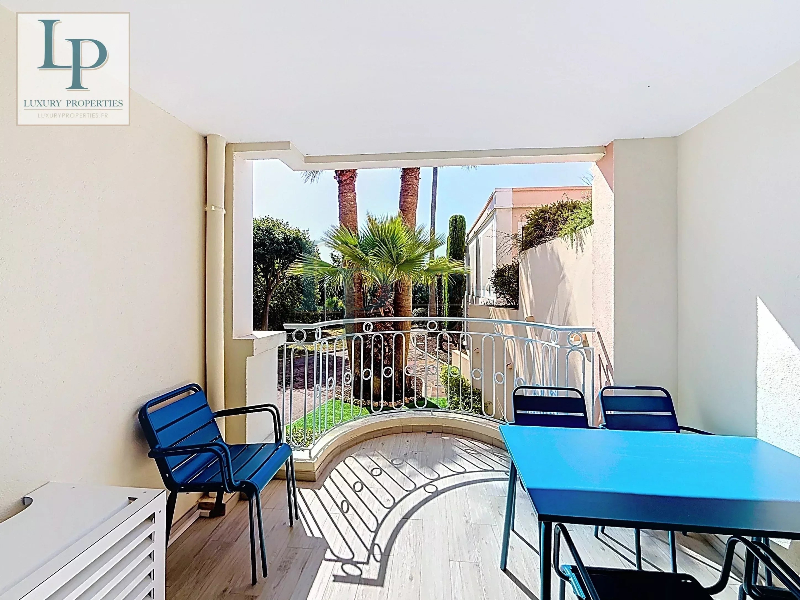 Villa of the Painters Neighborhood of La Croix des Gardes — in the heart of the Cannes pine forest