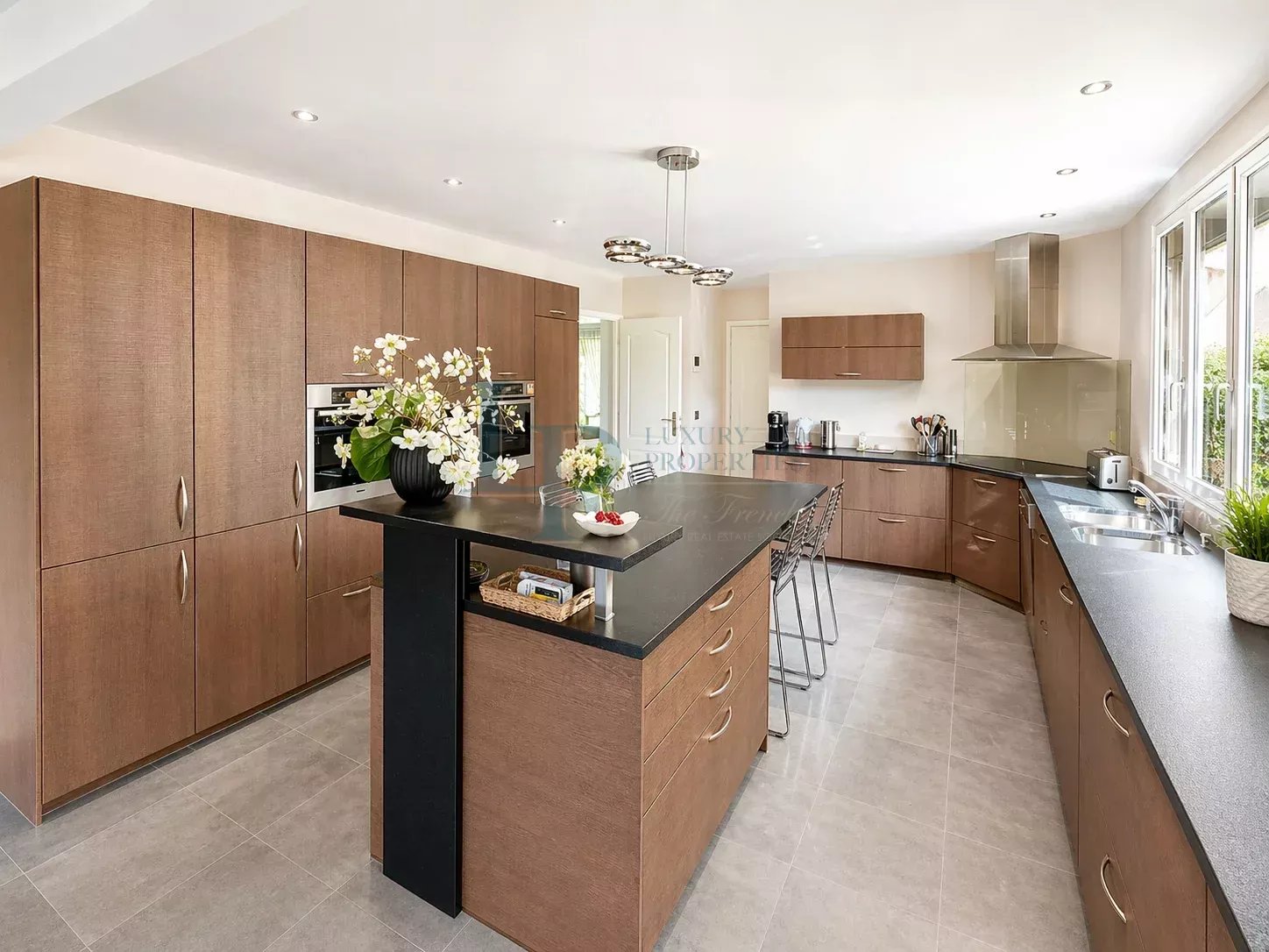 Maison – 8 pièces 270 m² – Ozoir-La-Ferrière (77330)
