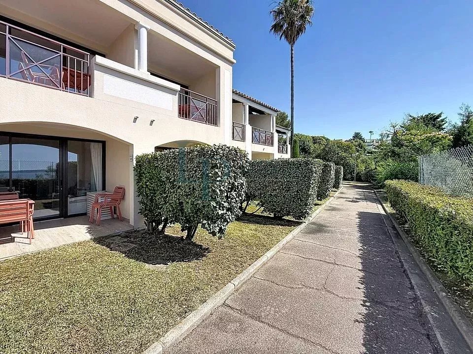 Villa of the Painters Neighborhood of the Cross of Gardens — in the heart of the Canne pine forest