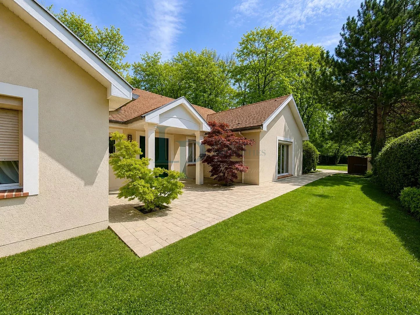 Maison – 8 pièces 270 m² – Ozoir-La-Ferrière (77330)