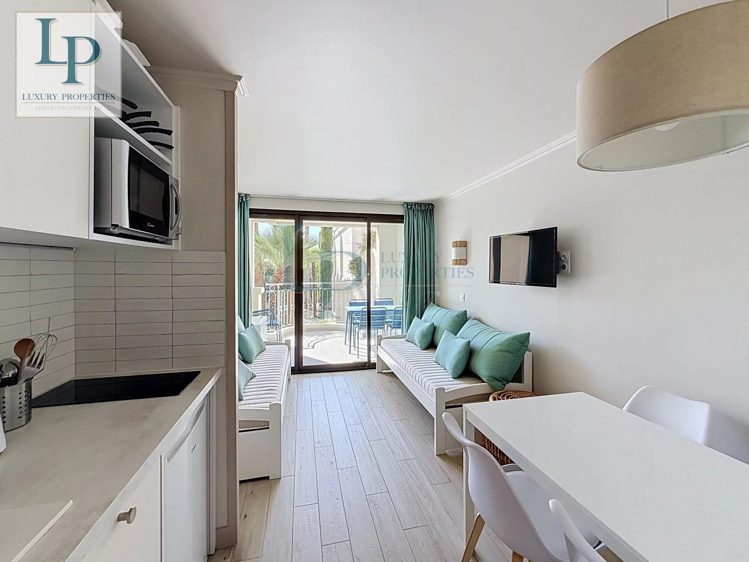 Villa of the Painters Neighborhood of La Croix des Gardes — in the heart of the Cannes pine forest