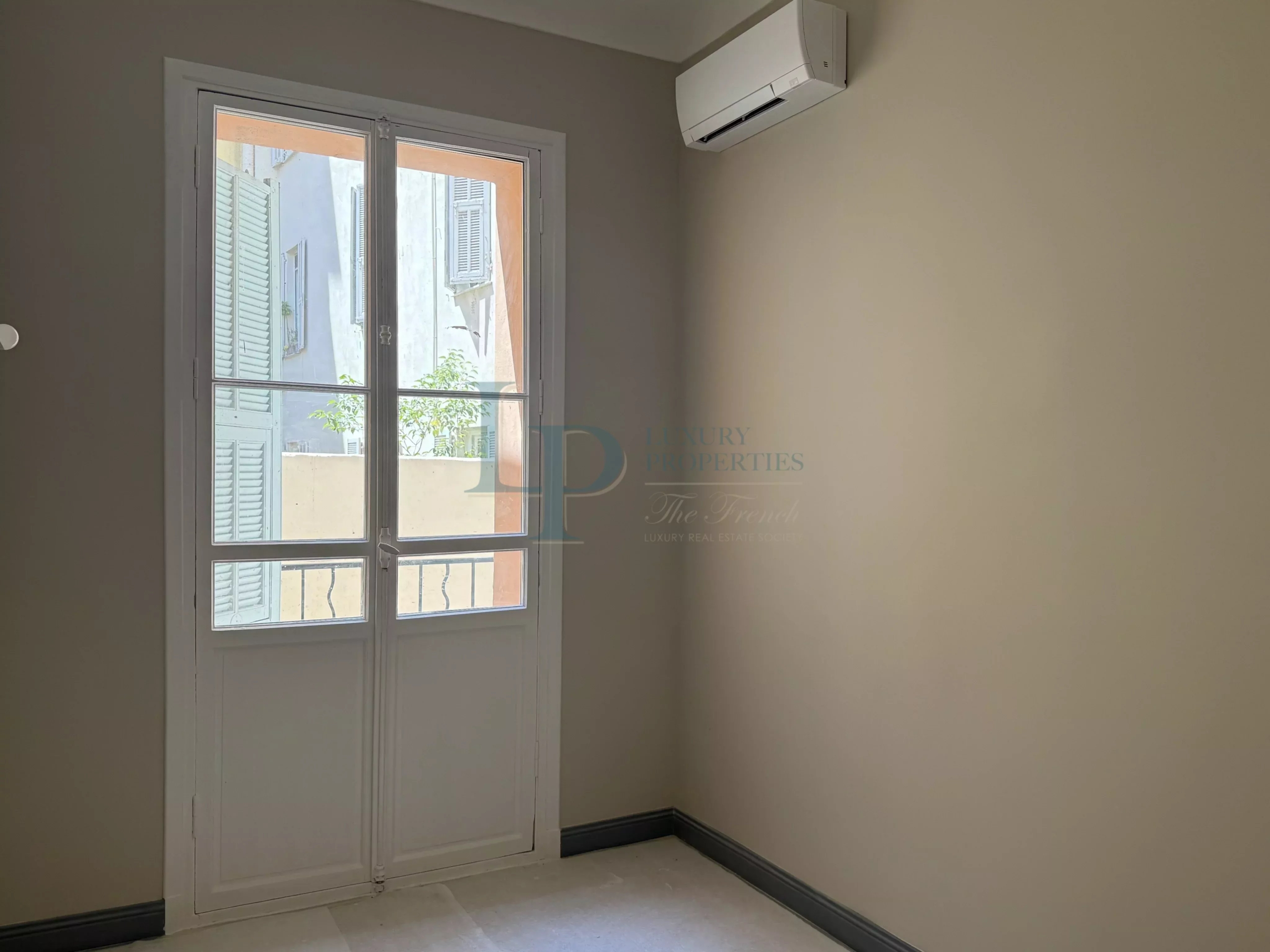 Villa Siébel – NICE – 2 pièces rénové | Investissement locatif