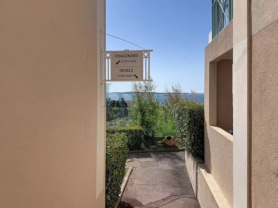 Villa of the Painters Neighborhood of La Croix des Gardes — in the heart of the pine forest in Cannes
