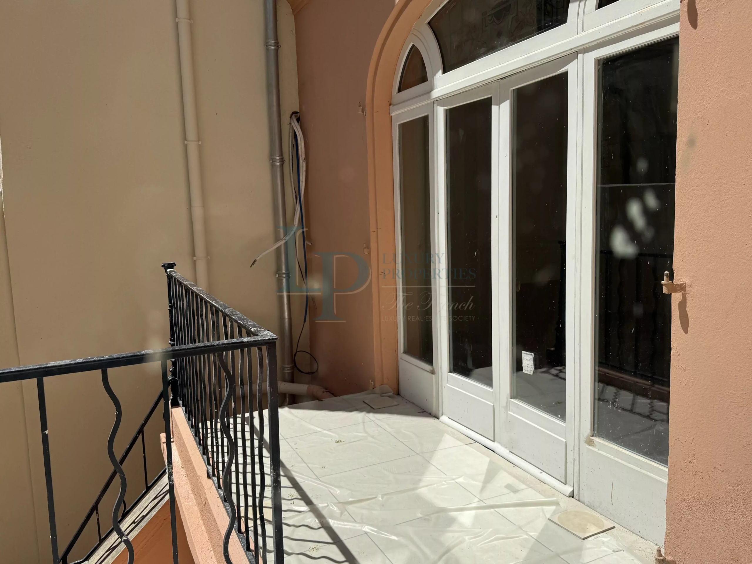 Villa Siébel – NICE – 2 pièces rénové | Investissement locatif