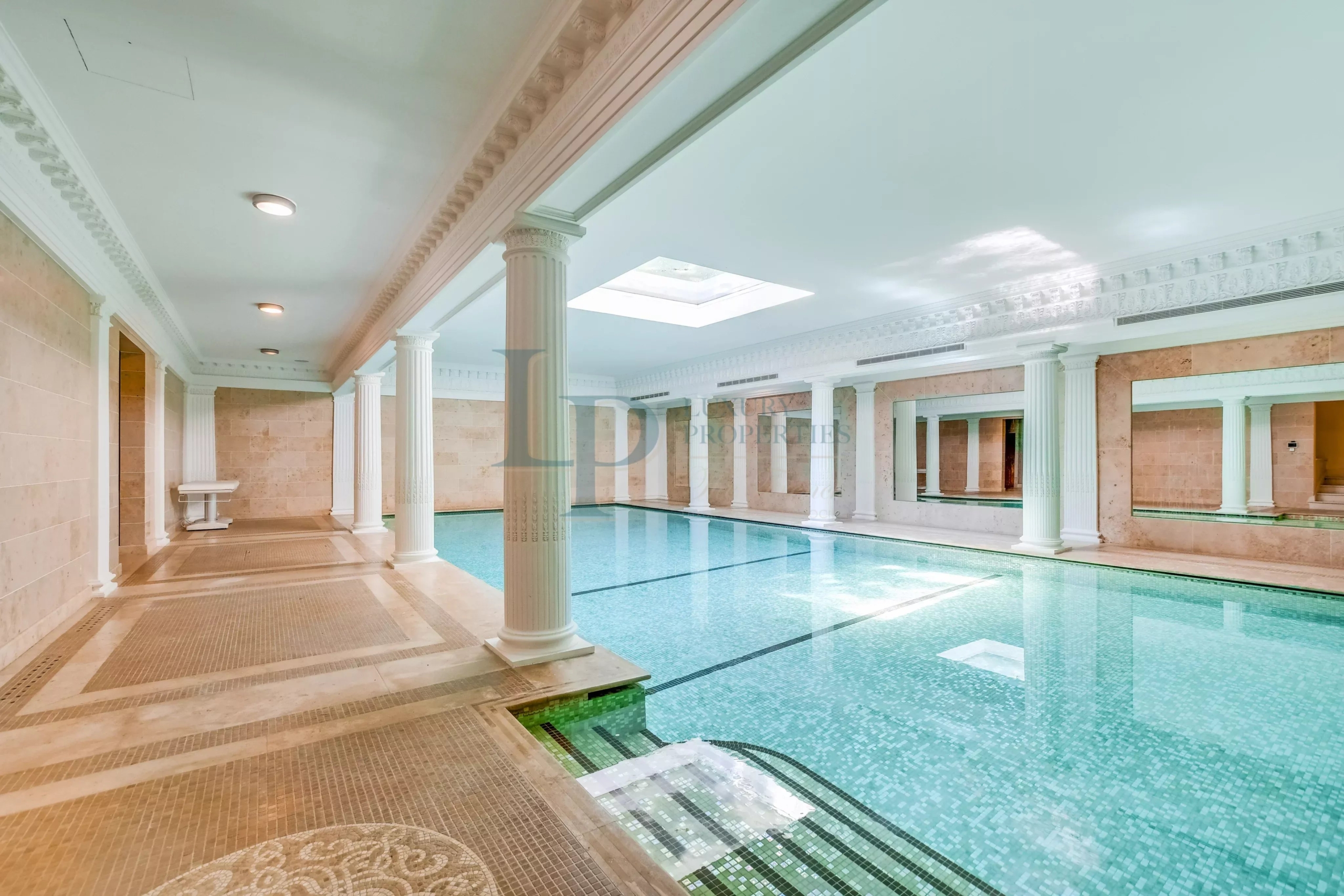 NEUILLY-SUR-SEINE – UN HÔTEL PARTICULIER D’EXCEPTION AU CŒUR D’UN ENVIRONNEMENT PRIVILÉGIÉ – JARDIN – PISCINE